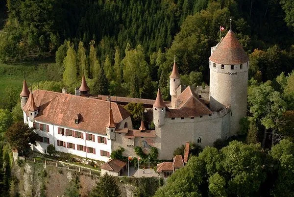 chateau de lucens