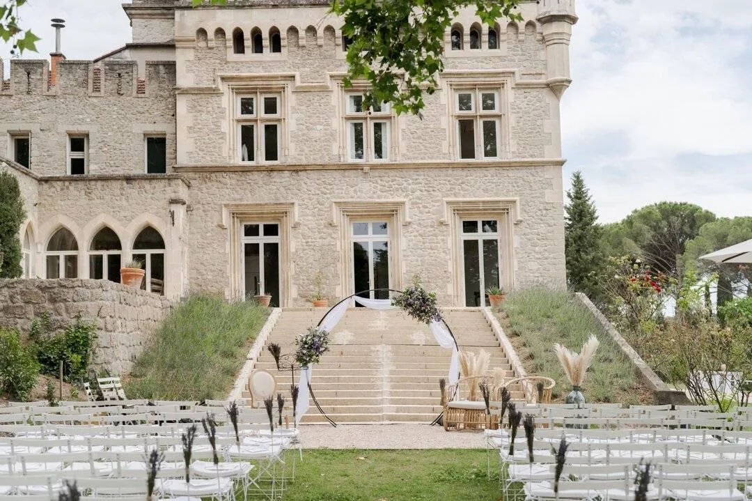Château Saint Laurent, domaine de mariage près d'Avignon au milieu des vignes