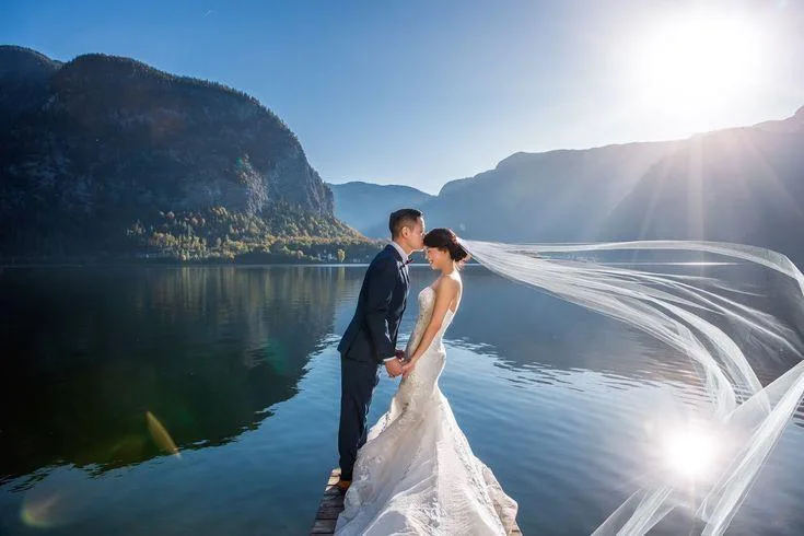 Mariés près du lac de Bohinj en Slovénie