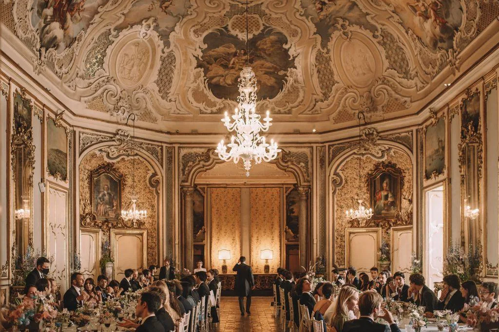 Salon baroque de Palazzo Biscari à Catane, avec fresques et décor historique.
