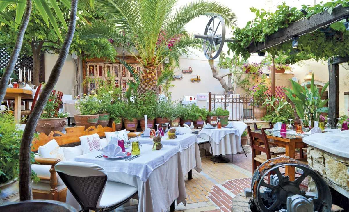 Avli à Réthymnon, lieu de mariage dans une cour historique en Crète