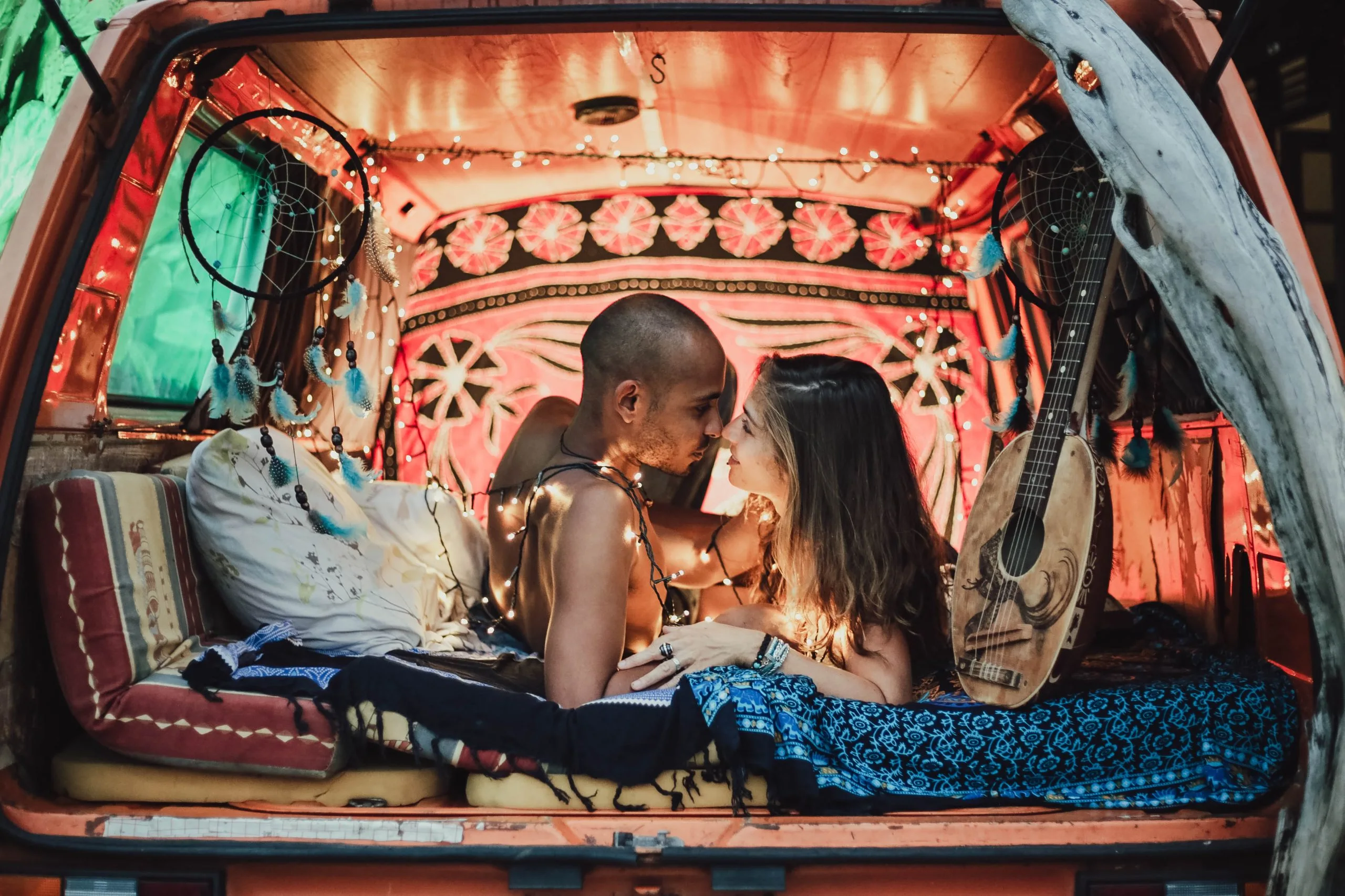 Ben et Clem devant leur van au Marin en Martinique
