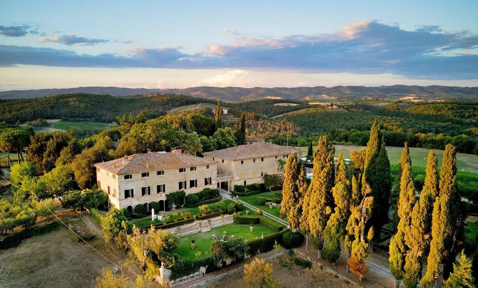 Borgo Stomennano, domaine historique pour un mariage à Monteriggioni en Toscane