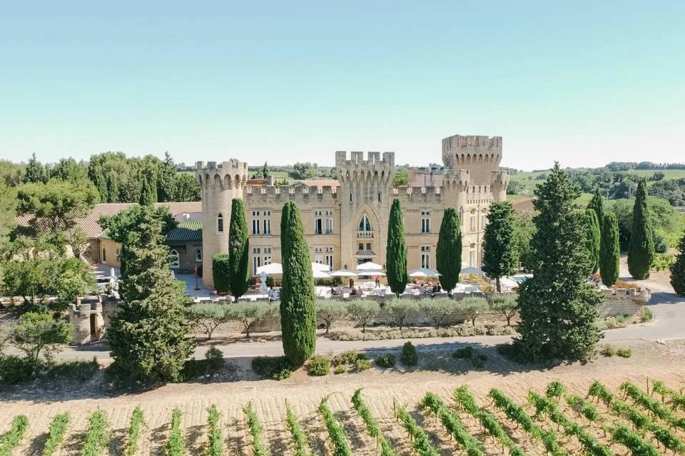 Château des Fines Roches, lieu de mariage au milieu des vignes près d'Avignon