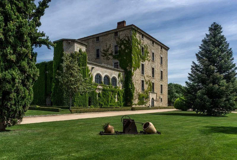 Bâtiments historiques et jardins de la Finca El Campillo près de Madrid