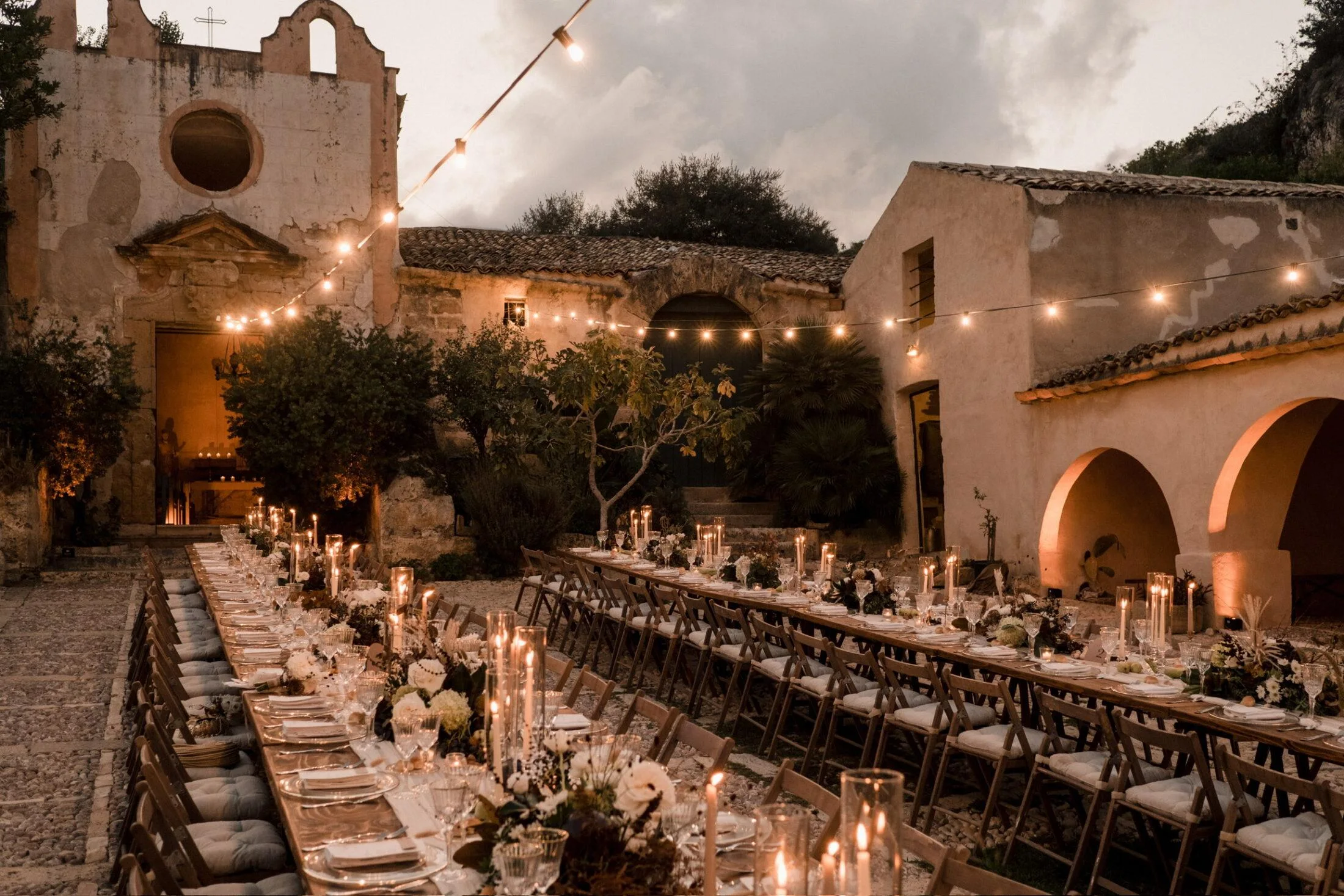 Tonnara di Scopello, lieu de mariage face aux faraglioni en Sicile.