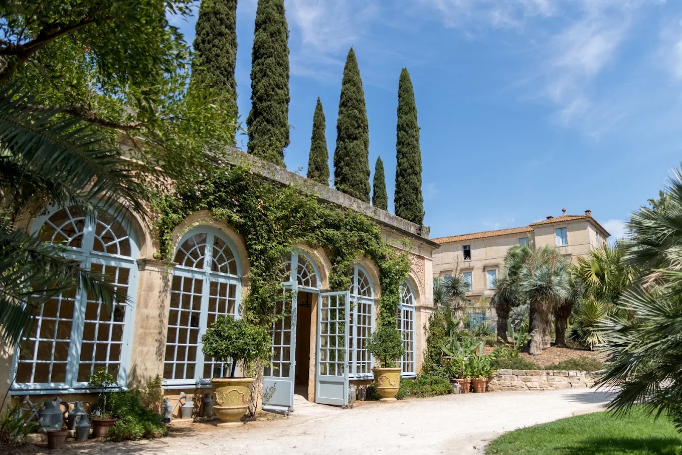 Façade du Château de Flaugergues à Montpellier et ses jardins à la française