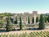 Château des Fines Roches, lieu de mariage au milieu des vignes près d'Avignon